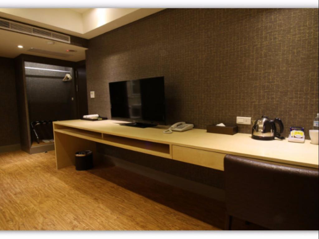 โรงแรมซิมพลี ไลฟ์ เกาสง ภายนอก รูปภาพ