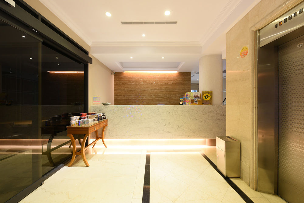 โรงแรมซิมพลี ไลฟ์ เกาสง ภายนอก รูปภาพ